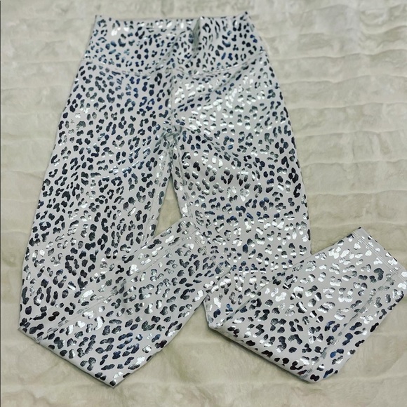 NWT Fabletics Leggings - Picture 1 of 4
